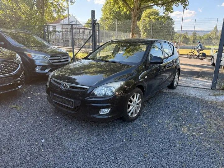 Hyundai i30 221.000 km 999 &euro; Wiesbaden 65197