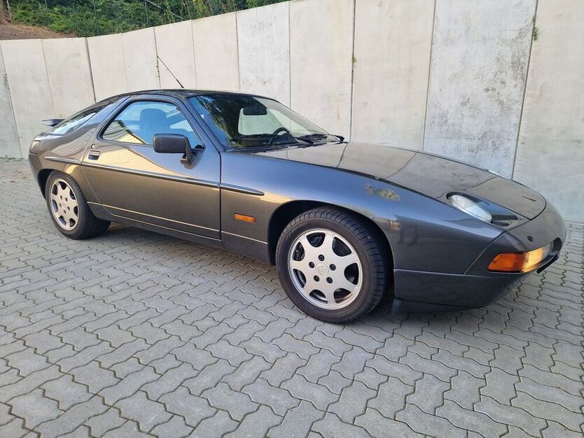 928