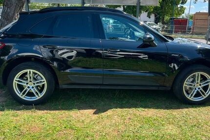 Porsche Macan 268.000 km 21.900 &euro; München 81243