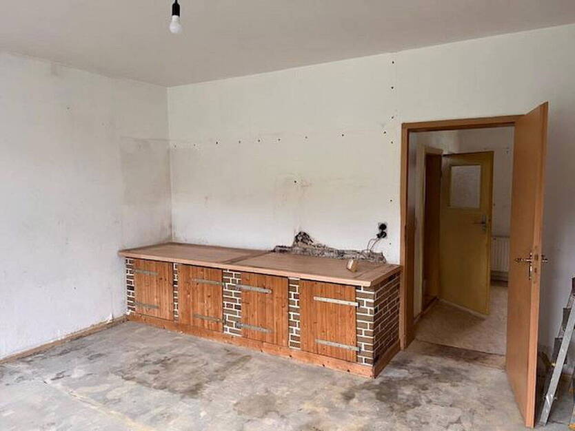 Grosses EFH, 4 Zi., 120 qm, 795 qm Grund, 1.550 € NKM 4 zimmer