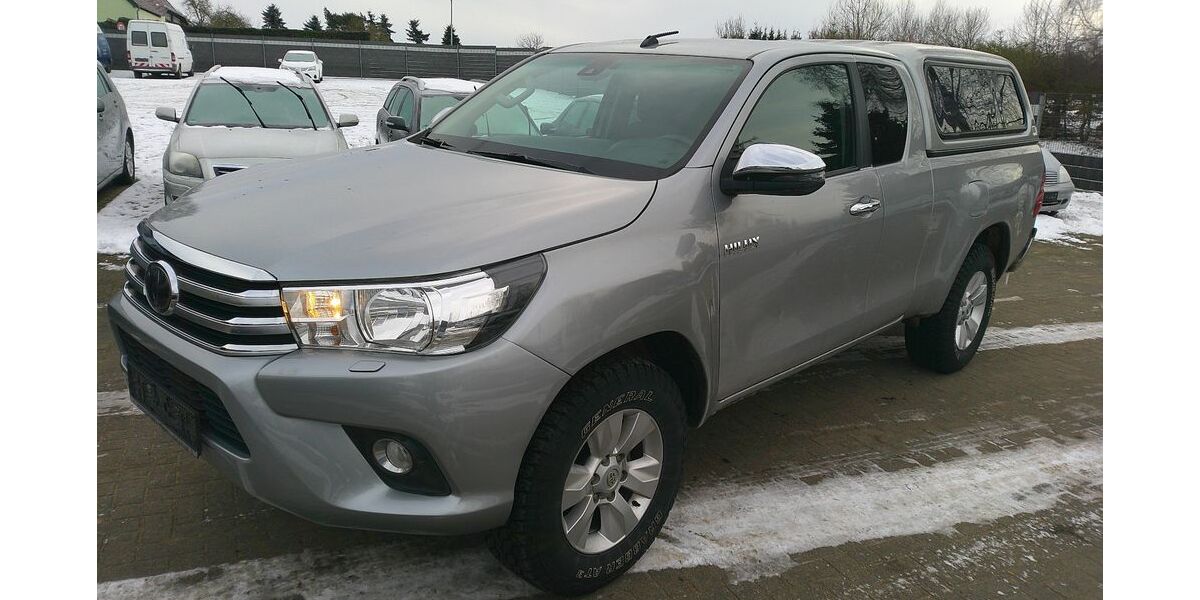 Toyota Hilux 176.000 km 23.999 &euro; Neddemin 17039