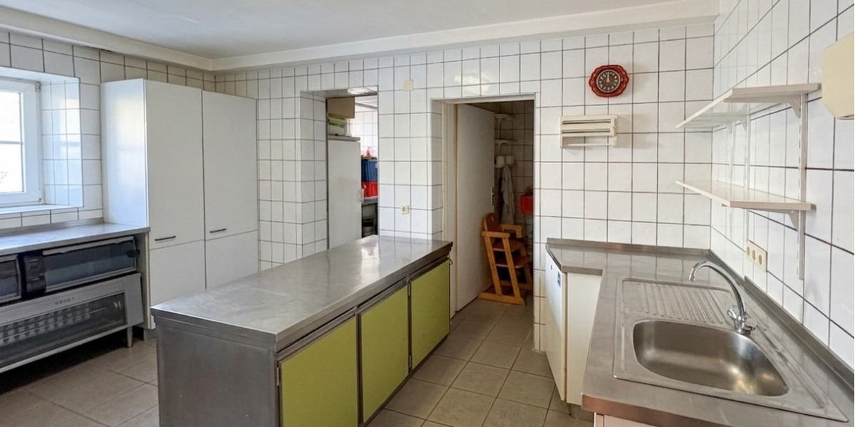 Wohnen, Arbeiten & Investieren: Einzigartiges Anwesen mit Gaststätte, Wohnungen und Naturgrundstück - Mehrfamilienhaus, Wohnhaus Ulmet | Angebot:26378321