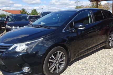 Toyota Avensis 254.939 km 5.200 &euro; Dresden 01219