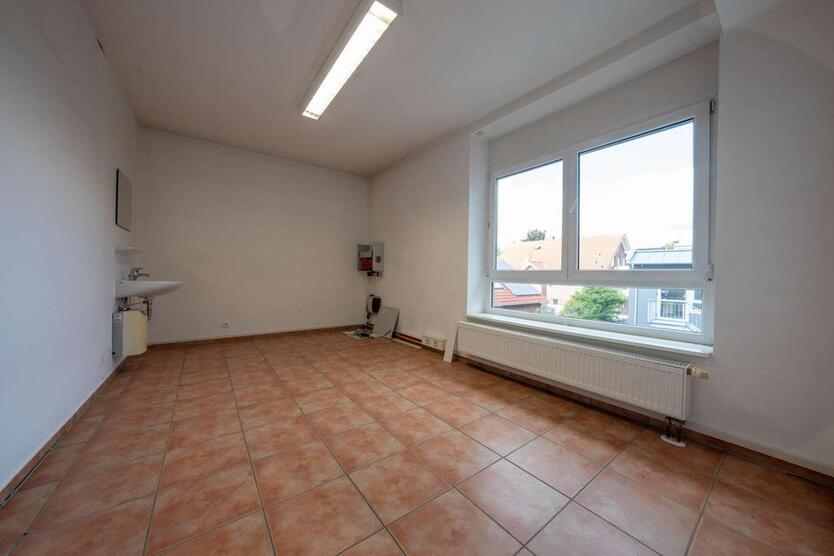 Moderne ca. 89 m² große Bürofläche in verkehrsgünstiger Lage von Südkirchen zimmer