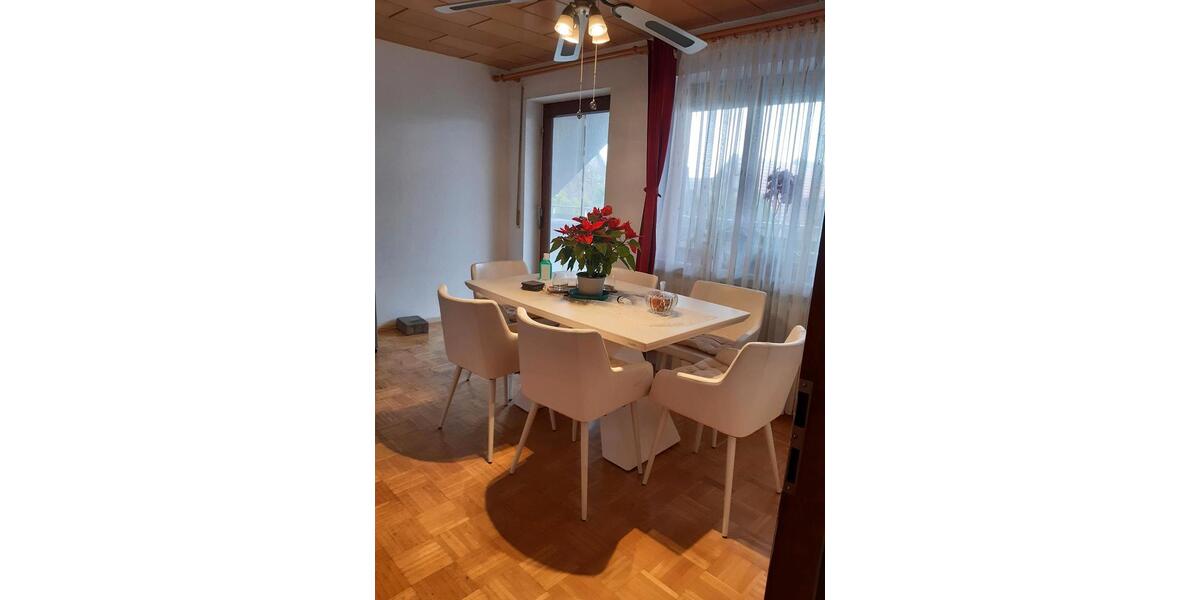 Dachgeschoßwohnung Walddorfhäslach - 5 Zimmer, 125 m&sup2;, 1.160&euro; | Angebot:25615150
