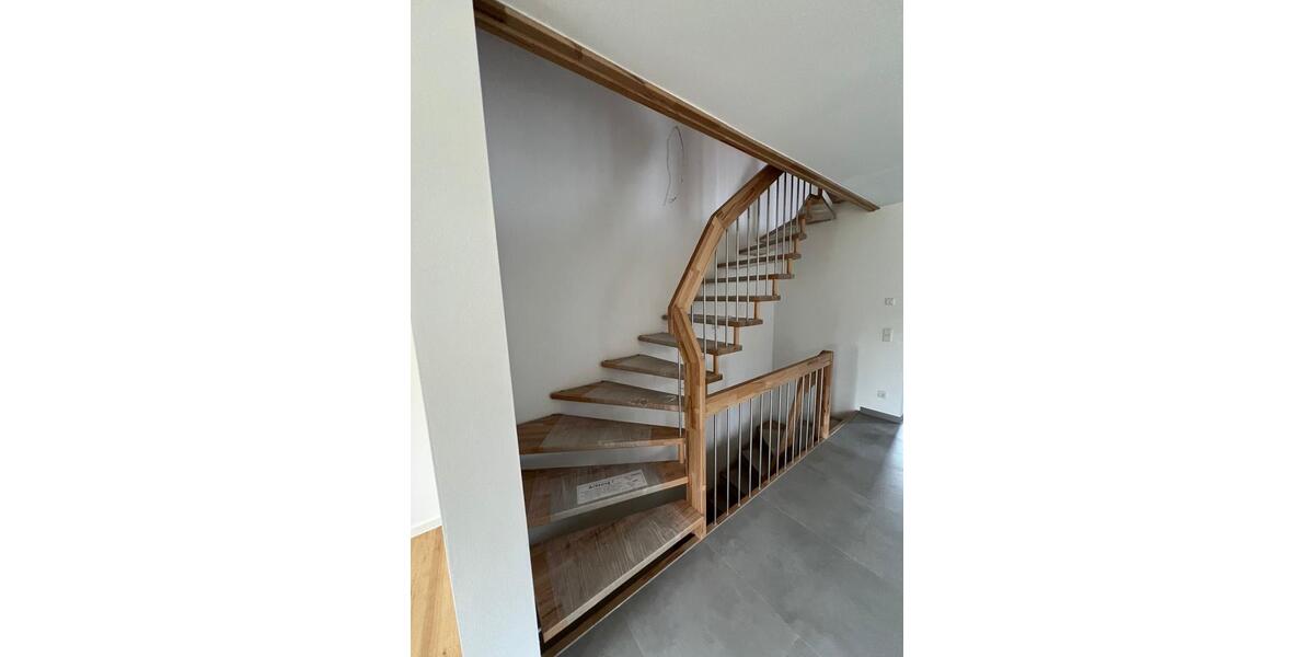 Reihenhaus Zeitlarn - 9 Zimmer, 150 m&sup2;, 2.250&euro; | Angebot:26703963