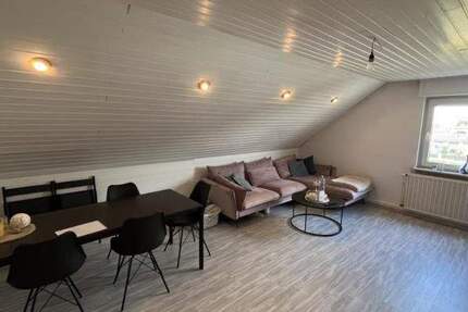 ***Gemütliche DG-Wohnung im 3-Familienhaus*** 3 zimmer