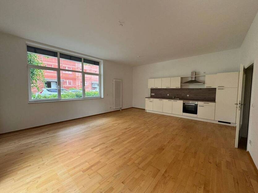 Urban & ebenerdig: Moderne 2-Zimmer-Wohnung mit Einbauküche und Terrasse
