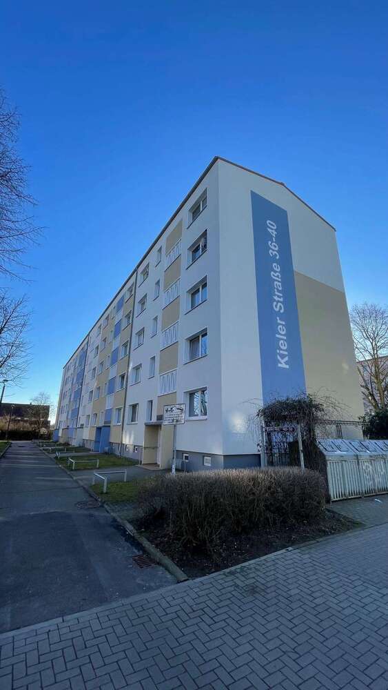 Wohnung zum Mieten in Schwerin 350 € 42.17 m²