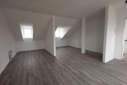 Helle, freundliche 2 Zimmer Dachgeschoßwohnung mit Balkon