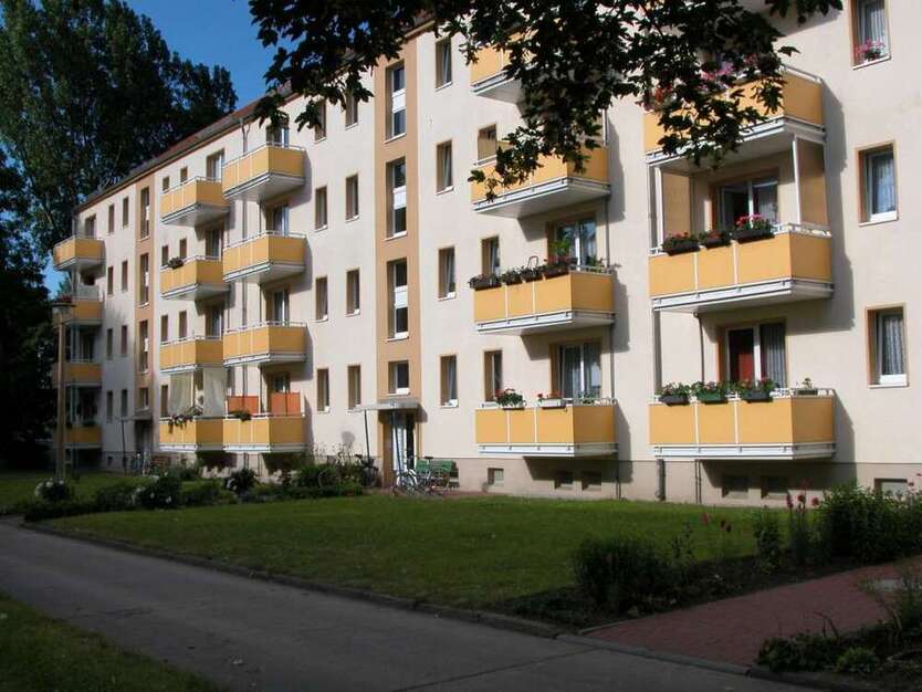 Wohnung zum Mieten in Braunsbedra 273 € 49.61 m²