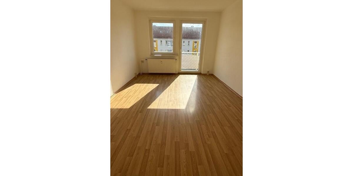 Etagenwohnung Bernsdorf - 3 Zimmer, 58 m&sup2;, 215&euro; | Angebot:26083289
