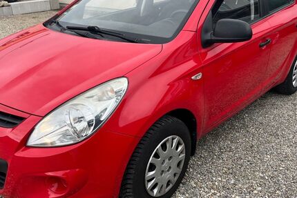 Hyundai i20 83.000 km 3.300 € Inning am Holz 84416