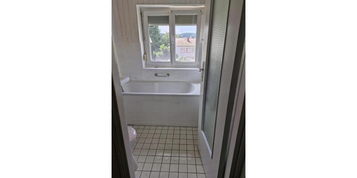 Reihenhaus Tauberbischofsheim - 5.5 Zimmer, 124 m&sup2;, 278.000&euro; | Angebot:27224410