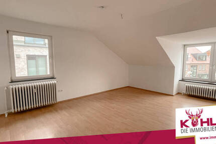 ***Großzügige 4 Zimmerwohnung im Dachgeschoss***