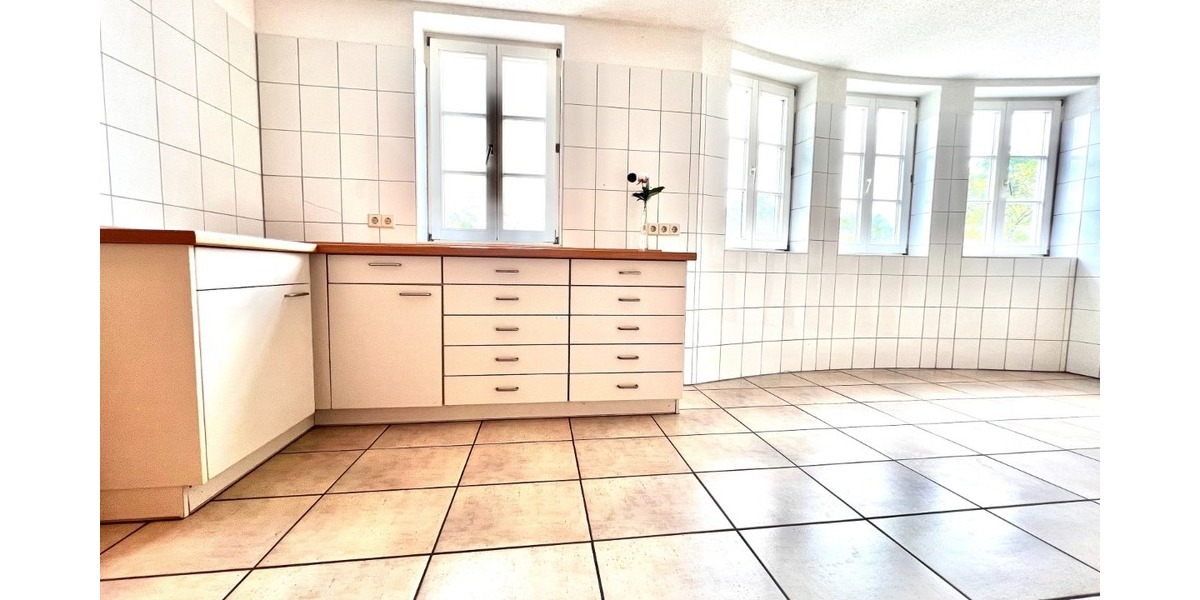 Praxis Ortsrand Singen mit 6 Räumen, 2 Eingängen & 8 Stellplätzen – Gewerberäume - Gewerbeobjekt Singen | Angebot:21256973