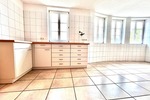 Praxis Ortsrand Singen mit 6 Räumen, 2 Eingängen & 8 Stellplätzen – Gewerberäume zimmer