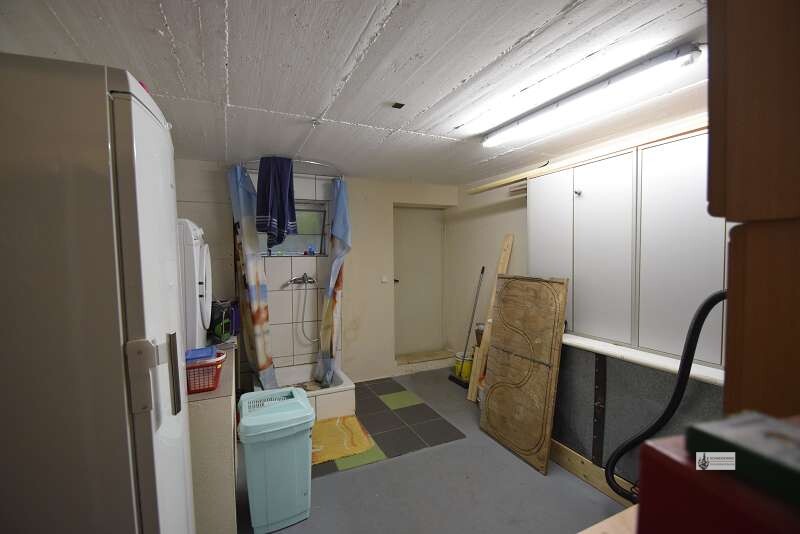 Komplettes EFH für 2 - 4 Personen + Garten + überdachte Terrasse + EBK + Garage + Partykeller 4 zimmer