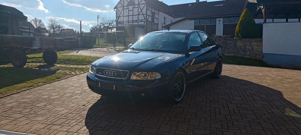 Audi A4 218.622 km 9.999 &euro; Gera 07546