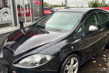 Seat Leon 240.000 km 1.900 € München OT Trudering-Riem 81825