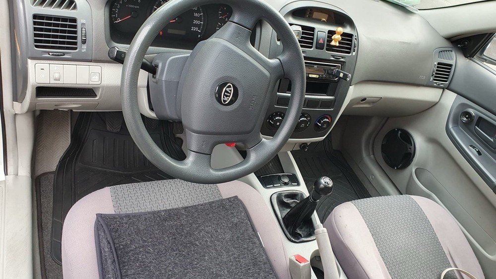 Kia Cerato 171.200 km 1.900 &euro; Schwetzingen 68723