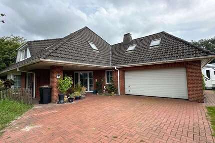 Exklusiver großer moderner Walmdach Bungalow. 261 m2. 8 Zimmer. Einliegerwhg. möglich.