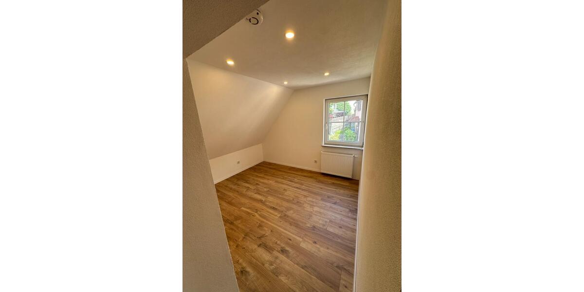 Stilvolle 4,5-Zimmer-Maisonette mit Terrasse ins Grüne zimmer