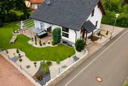 Wohnen im Traumhaus – Freistehendes Einfamilienhaus mit großzügigem Garten