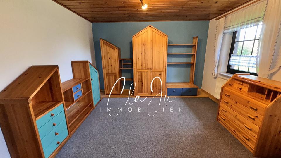 In Renovierung: Großzügige Erdgeschosswohnung mit Garten und Carport 4 zimmer