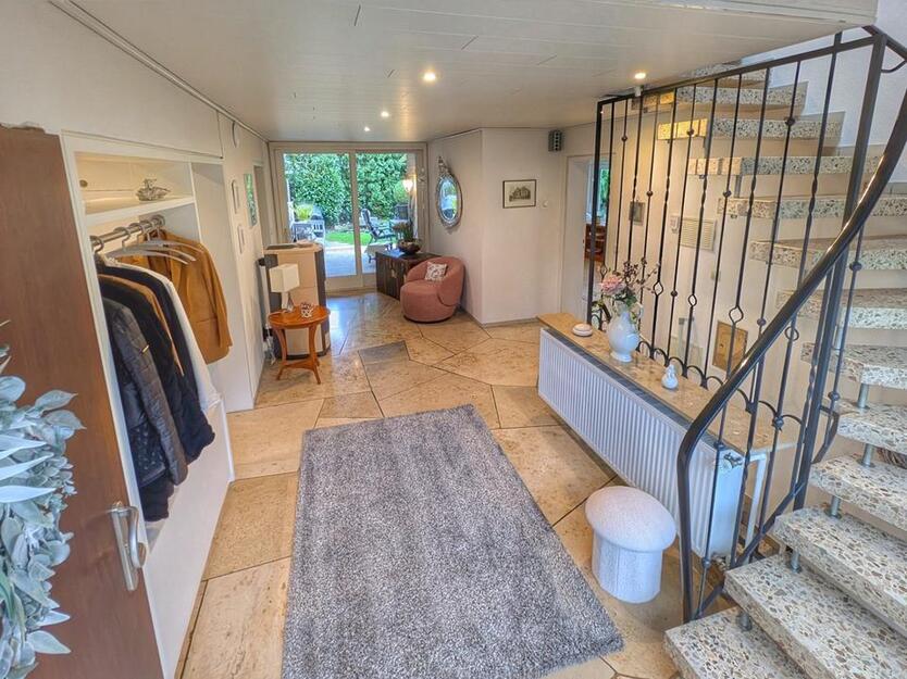 Freistehendes Einfamilienhaus mit EinliegerWohnung