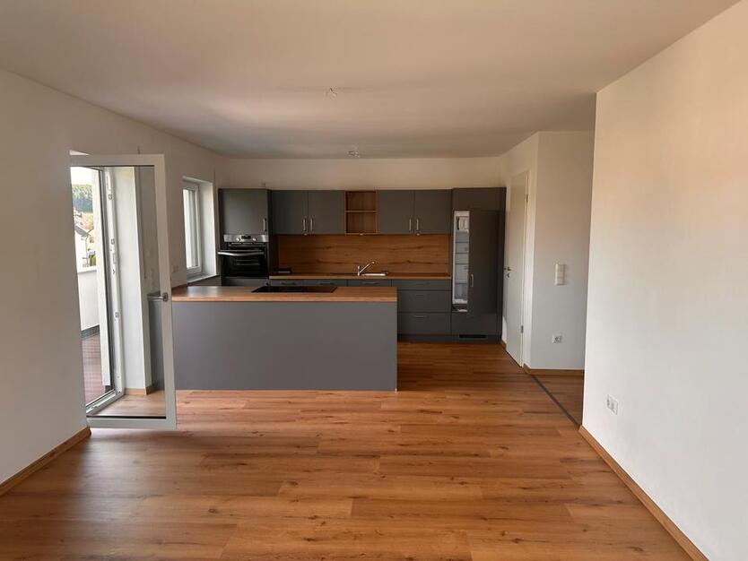 Penthouse mit EBK in Wernberg zu vermieten.