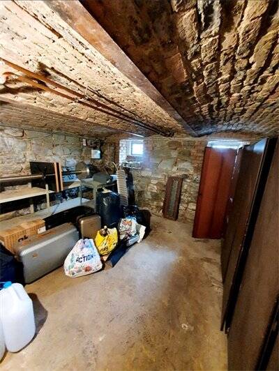 Tolles MFH in WI- Bierstadt, an einen extrem guten+bekannten Mieter für ca. 74.880 Euro p.a. verm zimmer