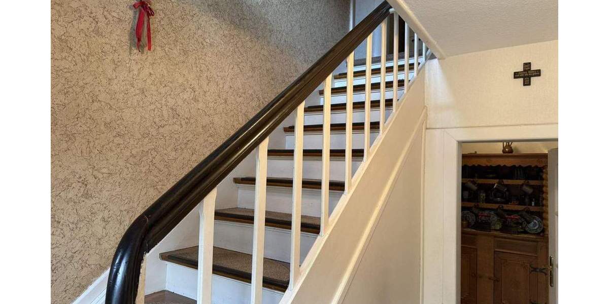 Zweifamilienhaus mit Gewerbe 5 zimmer