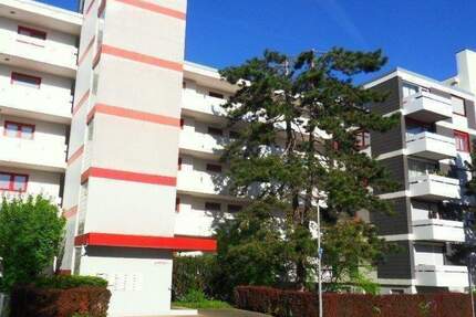 Helle 1- Zi.- Wohnung mit Balkon und 1 Pkw- Stellplatz in der Tiefgarage 1 zimmer