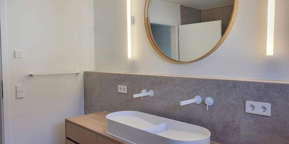 Einfamilienhaus Esslingen am Neckar Sulzgries - 6 Zimmer, 260 m&sup2;, 3.900&euro; | Angebot:24876305