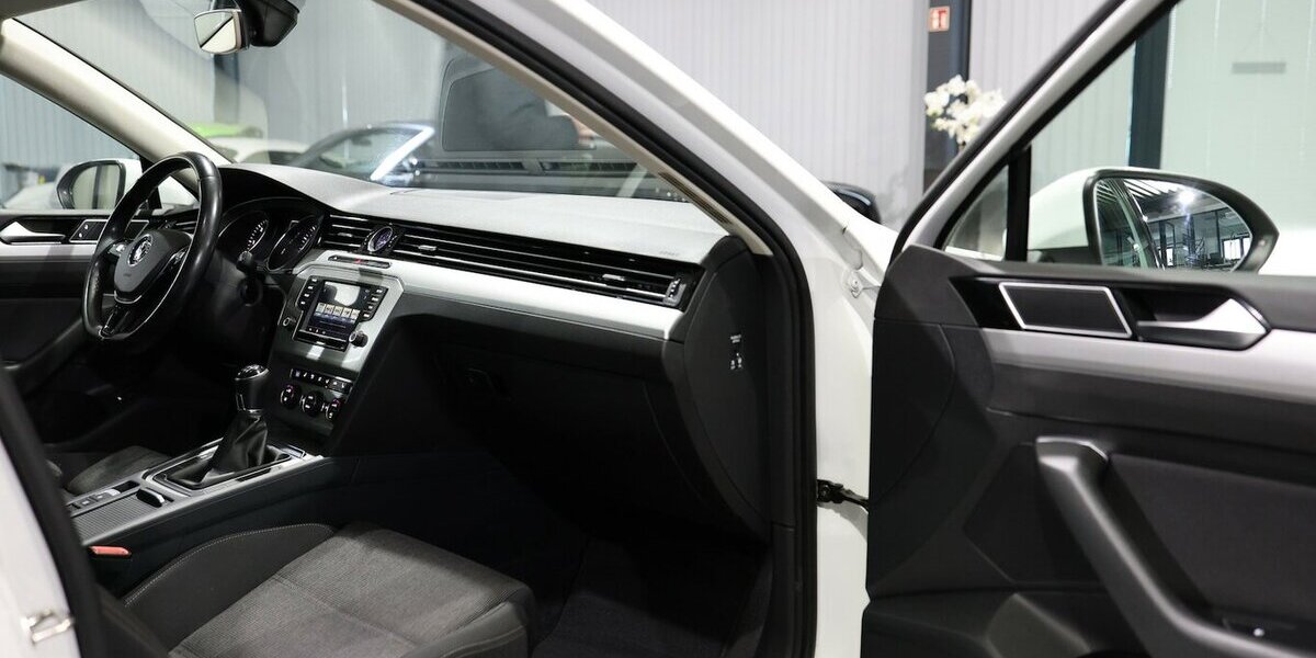 VW Passat 1.6 TDI Comfortline WHITE / MASSAGE+SHZ 176.000 km 11.111 &euro; Hamm 59077