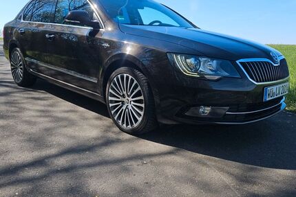 Skoda Superb 158.000 km 12.800 &euro; Würzburg 97084