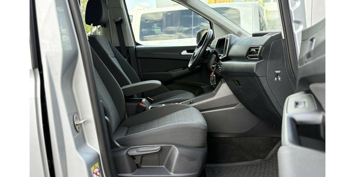 VW Caddy Maxi Life NAVI/CARPLAY/DSG/AHK/7.SITZER 38.004 km 26.900 &euro; Villingen-Schwenningen 78054