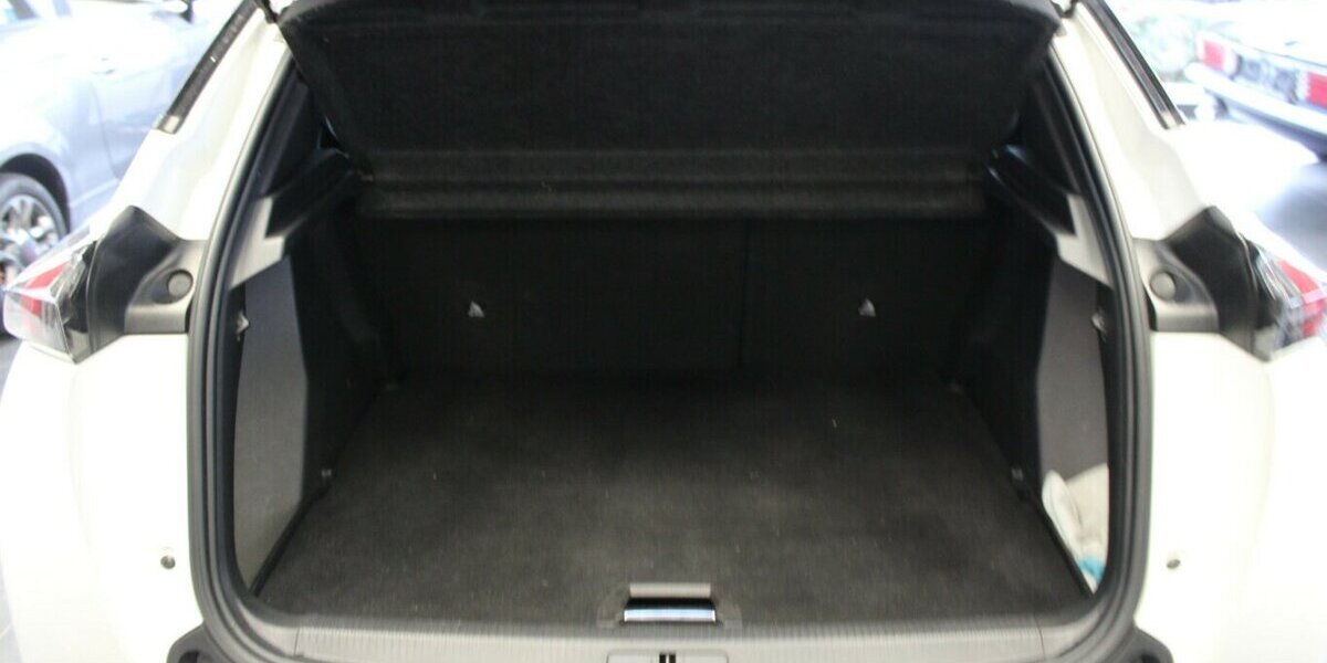 Peugeot 2008 PureTech 130 GT 70.903 km 15.980 &euro; Euskirchen 53881