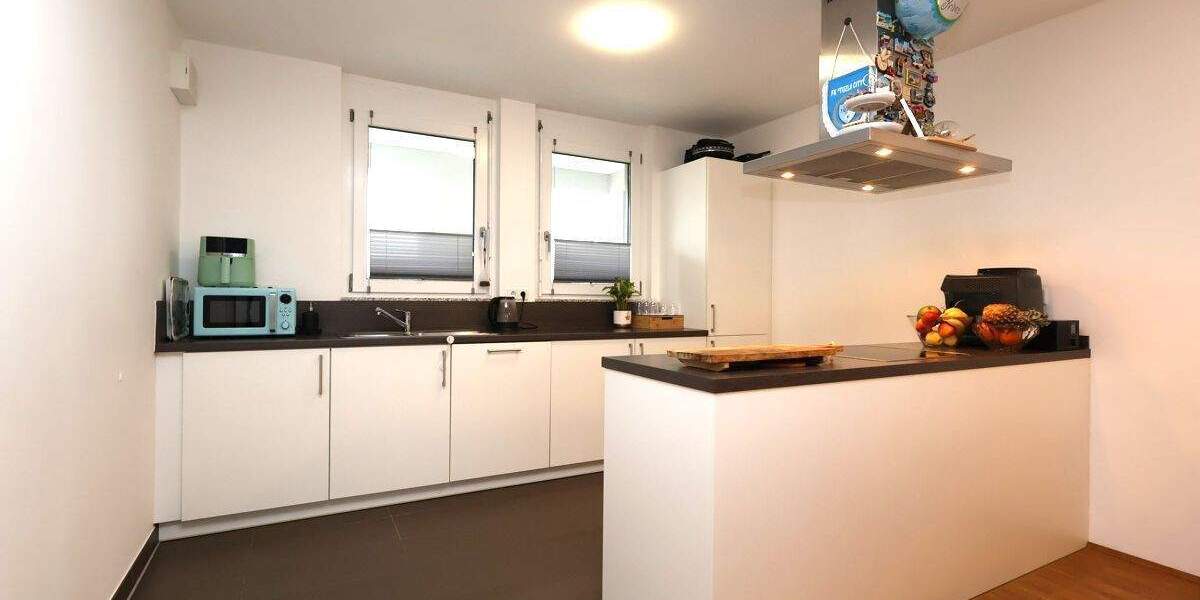 Sonnige 2-Zimmerwohnung mit moderner Einbauküche und großer Südloggia 2 zimmer