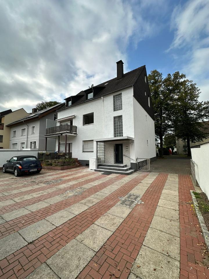 Renovierte 3-Zimmer-Wohnung mit Balkon, Gartennutzung, Keller1.OG