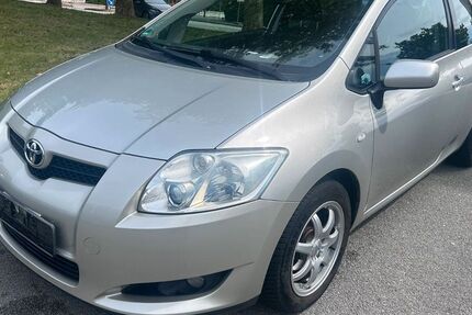 Toyota Auris 89.000 km 2.950 &euro; Hamburg 21033