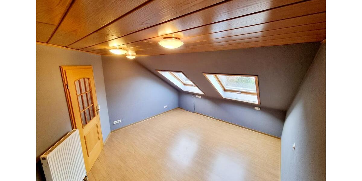 Dachgeschoßwohnung Bretten - 2.5 Zimmer, 120 m&sup2;, 725&euro; | Angebot:24817753