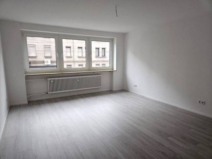 Neu Renoviert: Helle 2-Zi. Wohnung mit Balkon Nürnberg - Südstadt Wohnung mieten