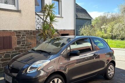 Toyota Yaris 129.500 km 3.700 &euro; Gießen 35390