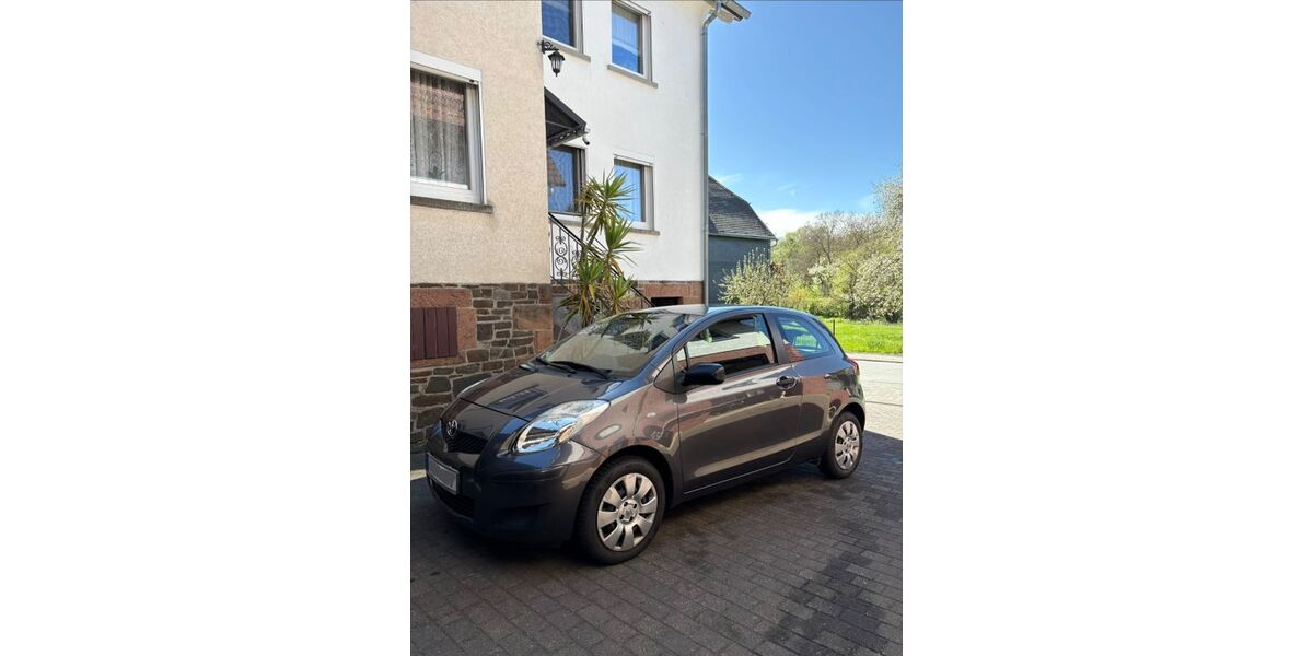 Toyota Yaris 129.500 km 3.700 &euro; Gießen 35390