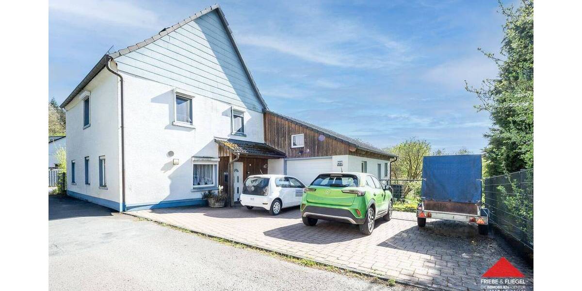 Freistehendes Einfamilienhaus mit Garage, Nebengebäuden und großem Grundstück - Einfamilienhaus Meinerzhagen | Angebot:26677309