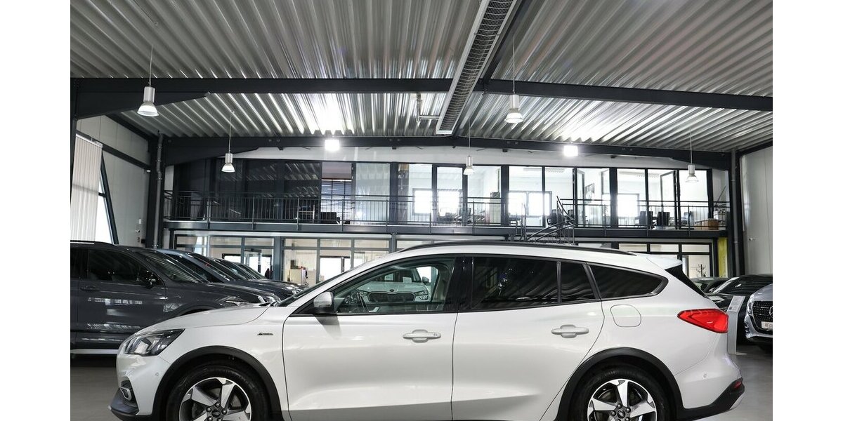 Ford Focus TUNIER 1.5 EB ACTIVE CROSS OVER / LED / 117.000 km 14.444 &euro; Hamm 59077