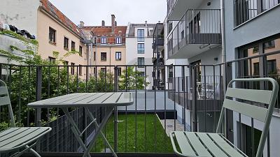 MÖBLIERT MIT BALKON IM NEUBAU