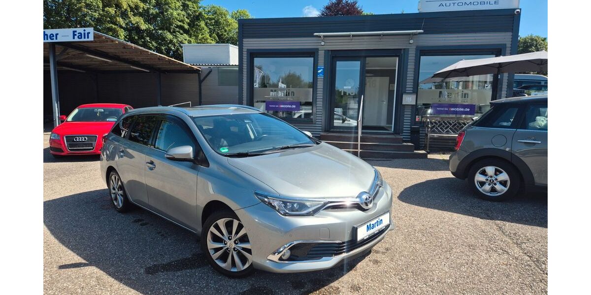 Toyota Auris 116.112 km 12.999 &euro; Lübeck 23560